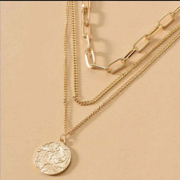 Jewelry - New🌎 Gold Tone Globe Layered Necklace Set